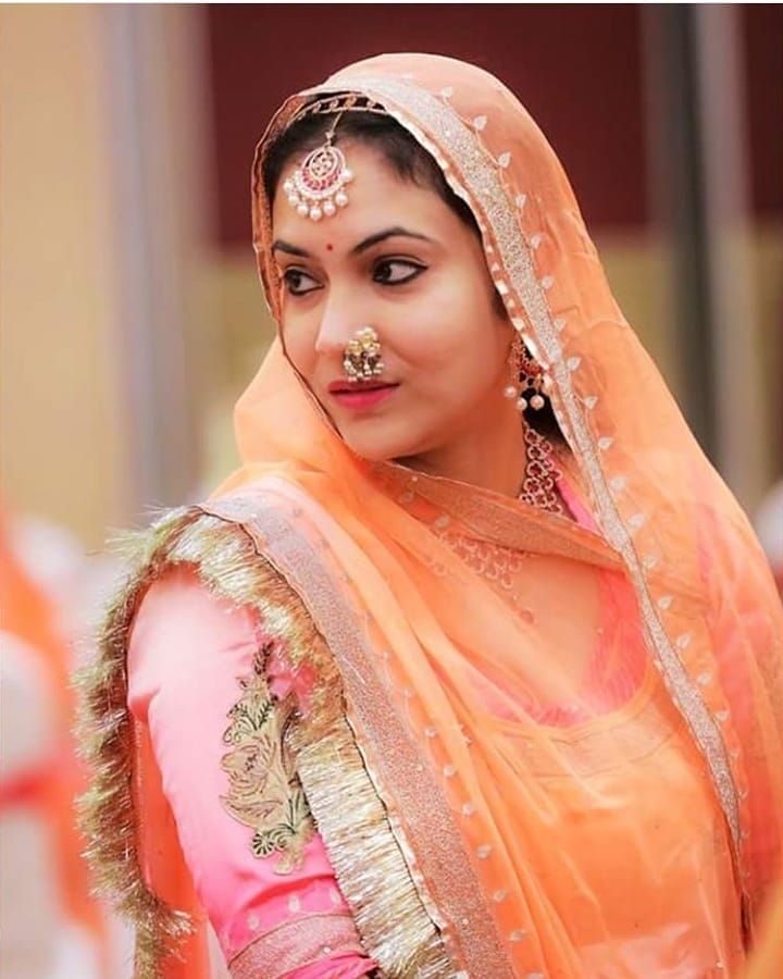 Rajasthani woman in traditional sari dress and jewelry Jodhpur, Rajasthan,  India Stock Photo - Alamy